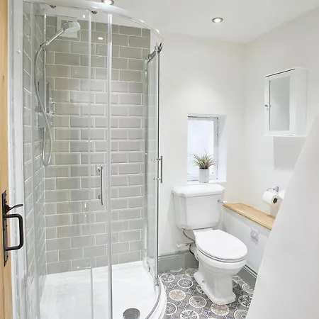 Host & - Threadneedle * Γουίτμπι