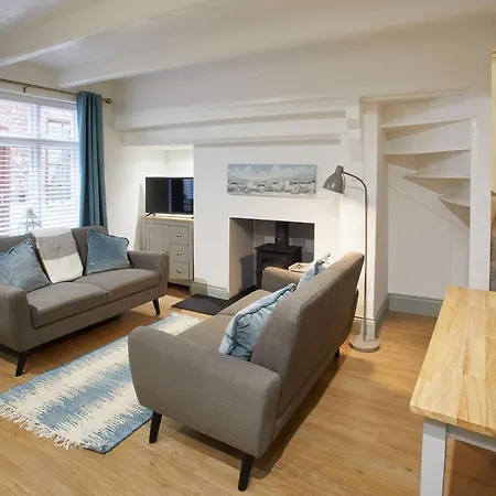 Host & - Threadneedle *