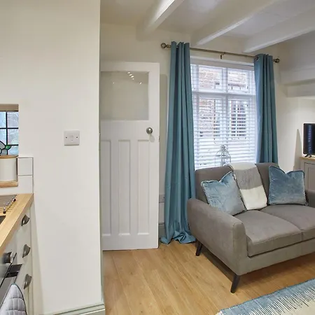 Host & - Threadneedle * 휫비